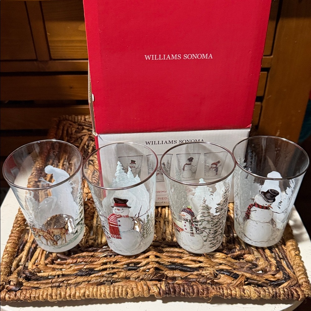Williams Sonoma Snowman ⛄️ Set Of 4 Tumblers BNIB So Detailed.